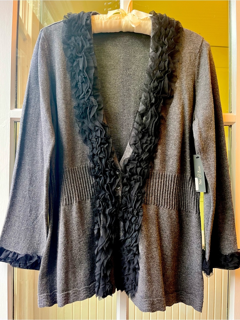 NWT NIC+ZOE Charcoal Gray Ruffle-Trim 3-Button Fitted Cardigan NEW - Picture 3 of 12